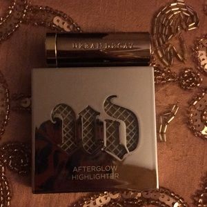 Urban Decay Afterglow highlighter & Vice Bad Blood